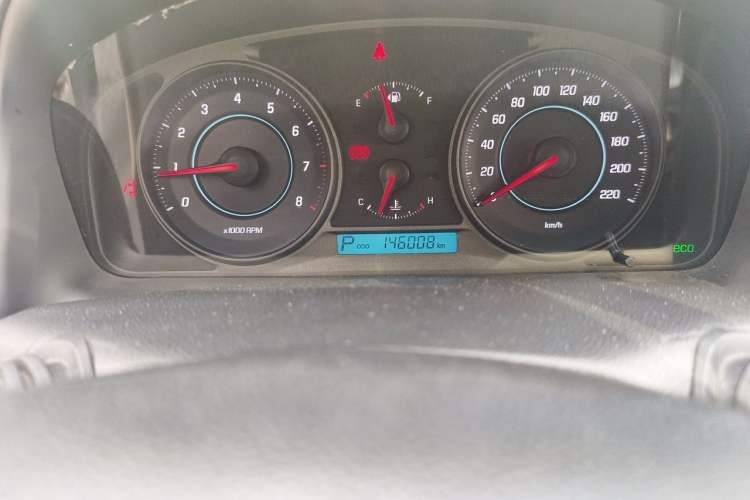 Used Chevrolet Captiva 2014 2.4L Two-Wheel Drive Urban Version 7 Seats Odometer Close Up