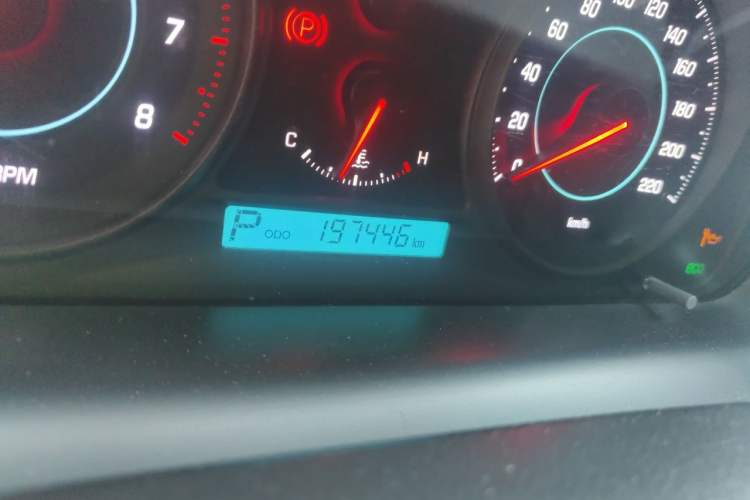 Used Chevrolet Captiva 2014 2.4L Two-Wheel Drive Urban Version 7 Seats Odometer Close Up