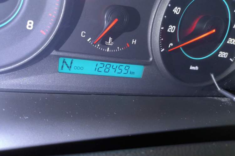 Used Chevrolet Captiva 2014 2.4L 4x4 Flagship Edition 7 Seats Odometer Close Up