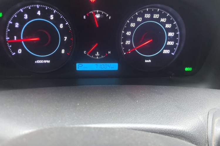 Used Chevrolet Captiva 2014 2.4L 4x4 Flagship Edition 7 Seats Odometer Close Up
