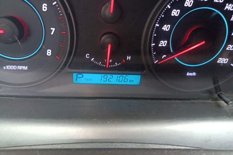 Used Chevrolet Captiva 2014 2.4L 4x4 Flagship Edition 7 Seats Odometer Close Up