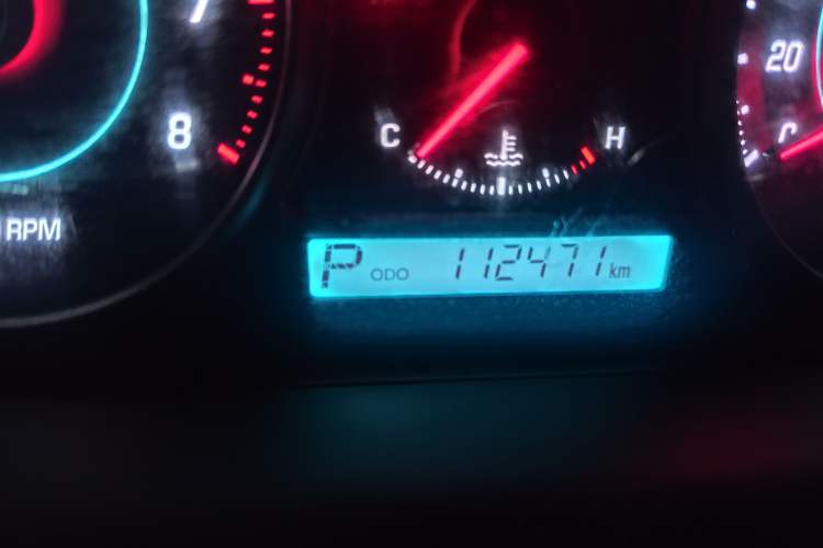 Used Chevrolet Captiva 2014 2.4L 4x4 Flagship Edition 7 Seats Odometer Close Up