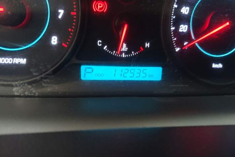 Used Chevrolet Captiva 2014 2.4L 4x4 Flagship Edition 7 Seats Odometer Close Up