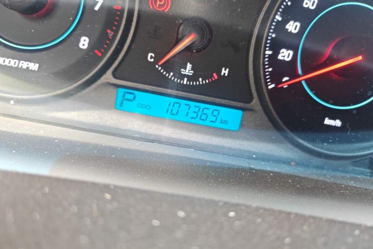 Used Chevrolet Captiva 2014 2.4L 4x4 Flagship Edition 7 Seats Odometer Close Up
