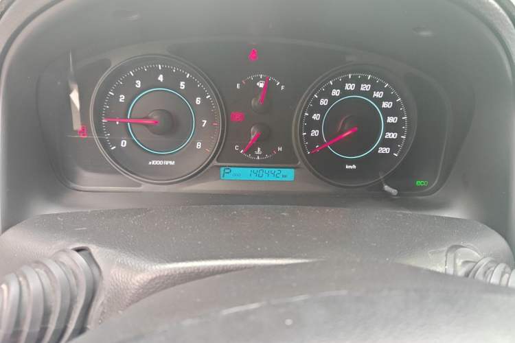 Used Chevrolet Captiva 2014 2.4L 4x4 Flagship Edition 7 Seats Odometer Close Up
