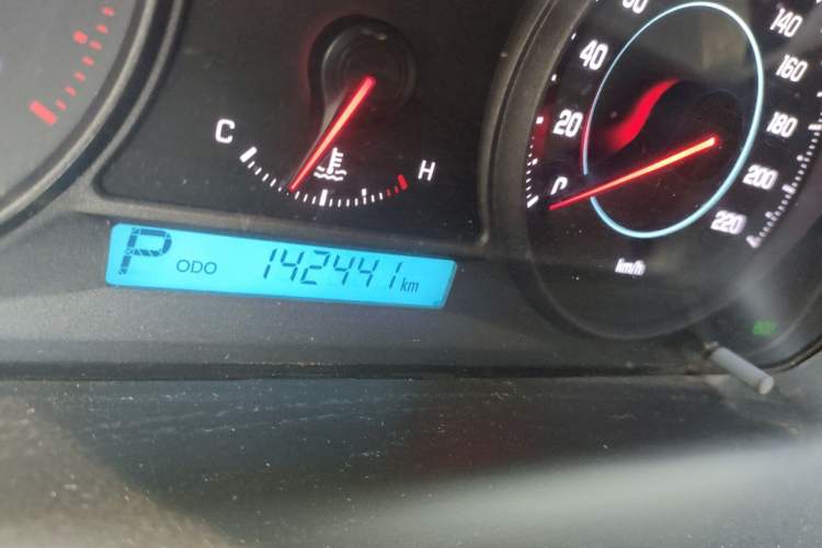 Used Chevrolet Captiva 2014 2.4L 4x4 Flagship Edition 7 Seats Odometer Close Up