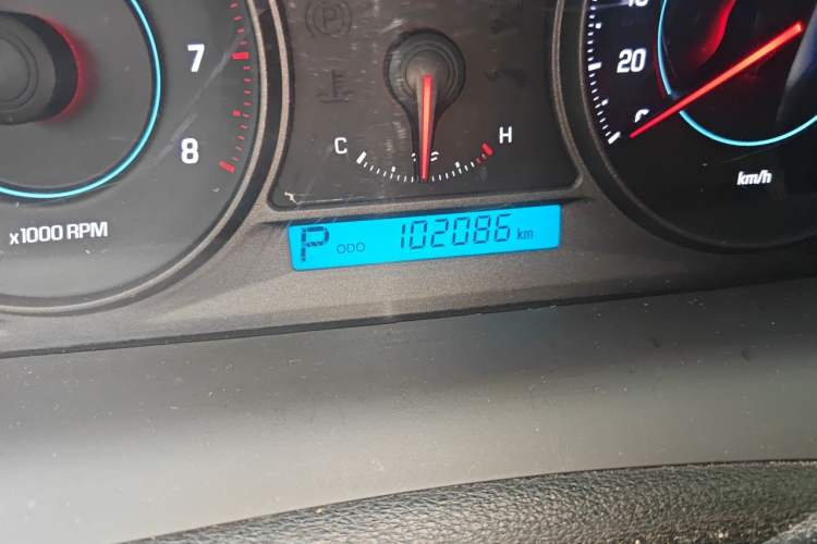 Used Chevrolet Captiva 2014 2.4L Two-Wheel Drive Urban Version 7 Seats Odometer Close Up