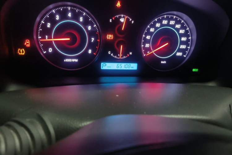 Used Chevrolet Captiva 2014 2.4L 4x4 Flagship Edition 7 Seats Odometer Close Up