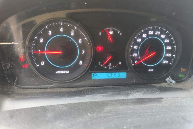 Used Chevrolet Captiva 2014 2.4L 4x4 Flagship Edition 7 Seats Odometer Close Up