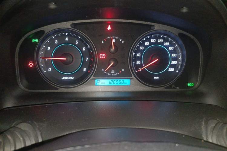 Used Chevrolet Captiva 2014 2.4L Two-Wheel Drive Urban Version 7 Seats Odometer Close Up