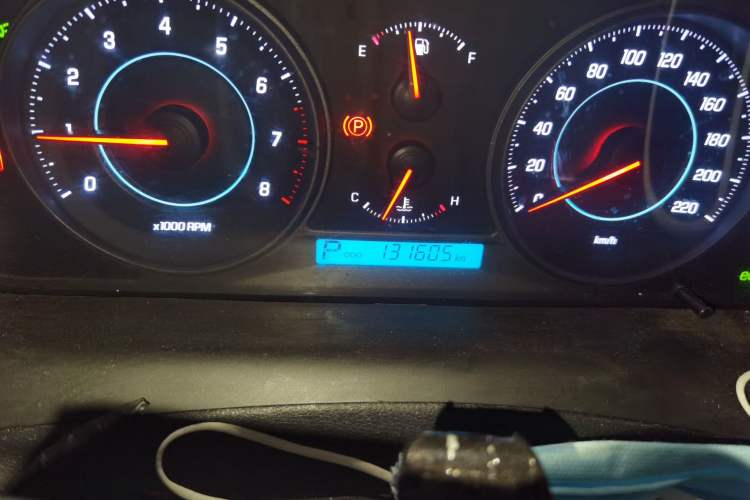 Used Chevrolet Captiva 2014 2.4L 4x4 Flagship Edition 7 Seats Odometer Close Up