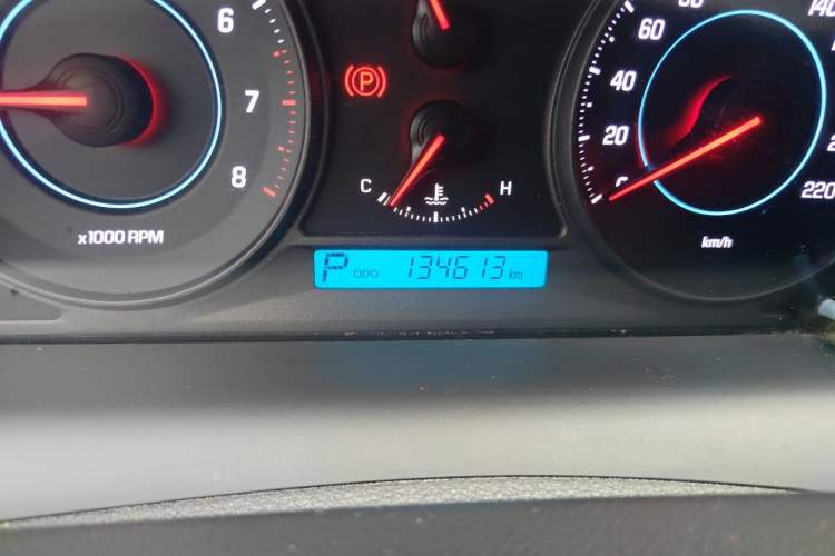 Used Chevrolet Captiva 2014 2.4L Two-Wheel Drive Urban Version 7 Seats Odometer Close Up