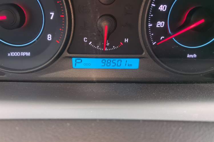 Used Chevrolet Captiva 2014 2.4L 4x4 Flagship Edition 7 Seats Odometer Close Up