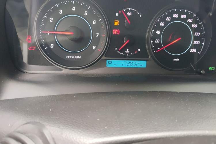 Used Chevrolet Captiva 2014 2.4L 4x4 Flagship Edition 7 Seats Odometer Close Up