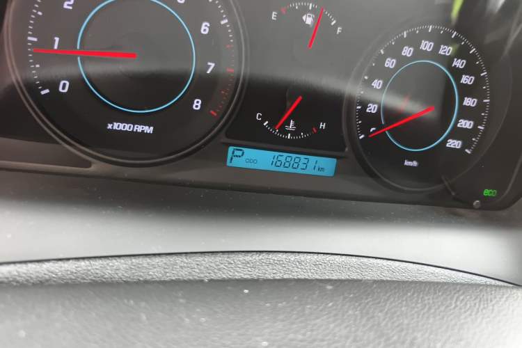 Used Chevrolet Captiva 2014 2.4L Two-Wheel Drive Urban Version 7 Seats Odometer Close Up
