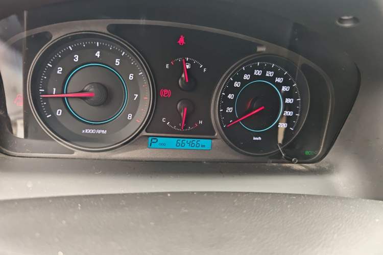 Used Chevrolet Captiva 2014 2.4L Two-Wheel Drive City Edition 5 Seats Odometer Close Up