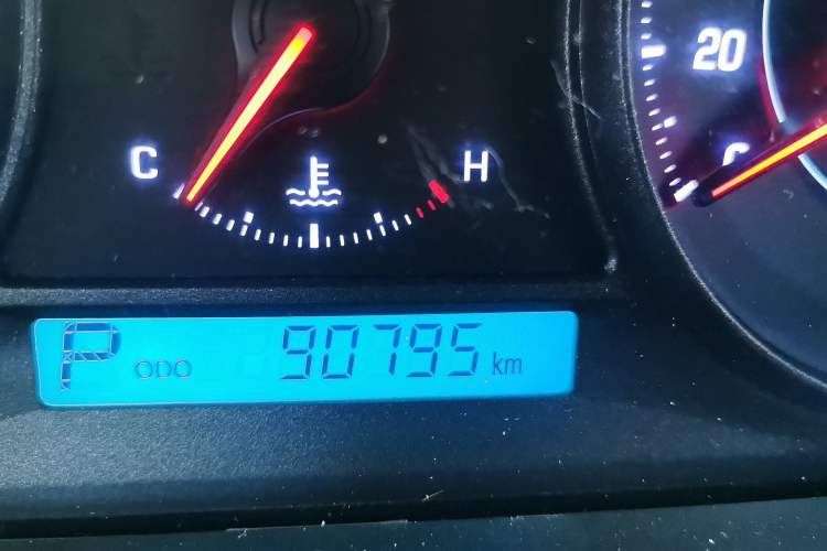 Used Chevrolet Captiva 2014 2.4L Two-Wheel Drive Urban Version 7 Seats Odometer Close Up