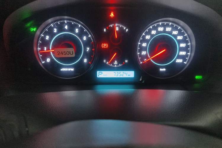 Used Chevrolet Captiva 2014 2.4L 4x4 Flagship Edition 7 Seats Odometer Close Up