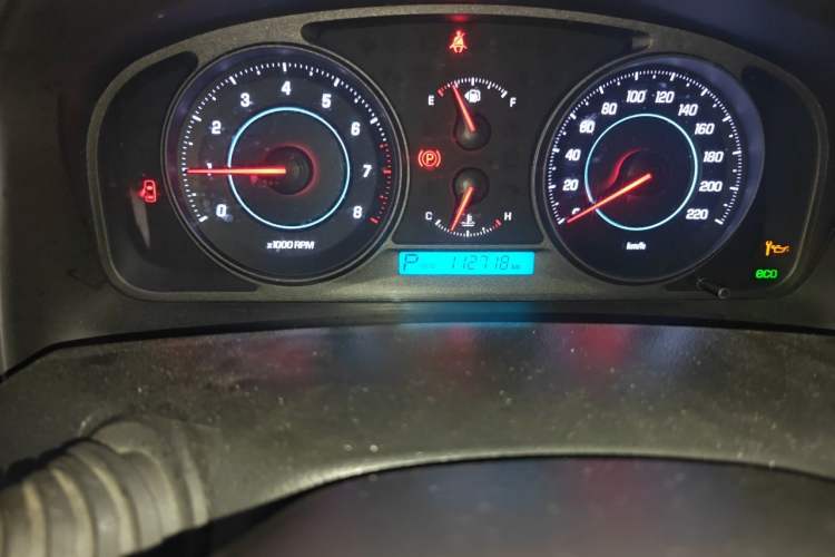 Used Chevrolet Captiva 2014 2.4L Two-Wheel Drive Urban Version 7 Seats Odometer Close Up