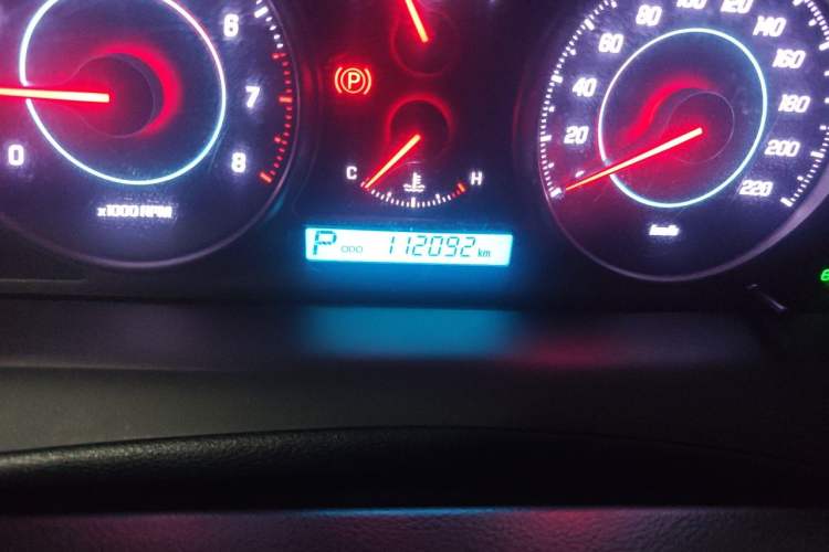 Used Chevrolet Captiva 2014 2.4L 4x4 Flagship Edition 7 Seats Odometer Close Up