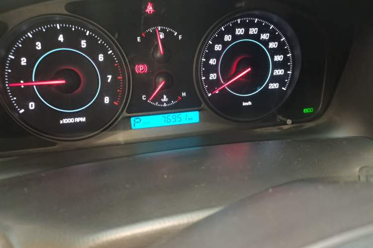 Used Chevrolet Captiva 2014 2.4L 4x4 Flagship Edition 7 Seats Odometer Close Up