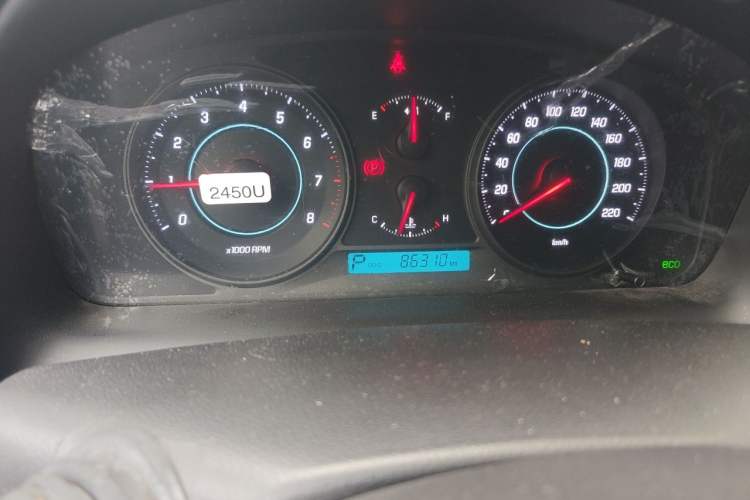 Used Chevrolet Captiva 2014 2.4L 4x4 Flagship Edition 7 Seats Odometer Close Up