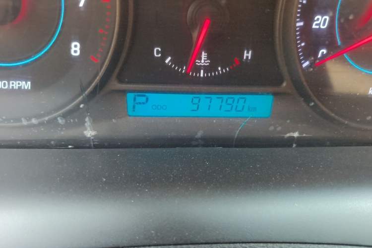 Used Chevrolet Captiva 2014 2.4L Two-Wheel Drive Urban Version 7 Seats Odometer Close Up