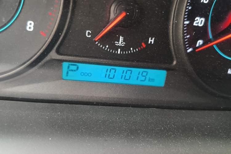 Used Chevrolet Captiva 2014 2.4L 4x4 Flagship Edition 7 Seats Odometer Close Up