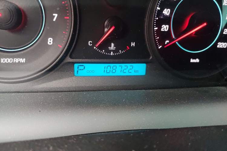 Used Chevrolet Captiva 2014 2.4L 4x4 Flagship Edition 7 Seats Odometer Close Up