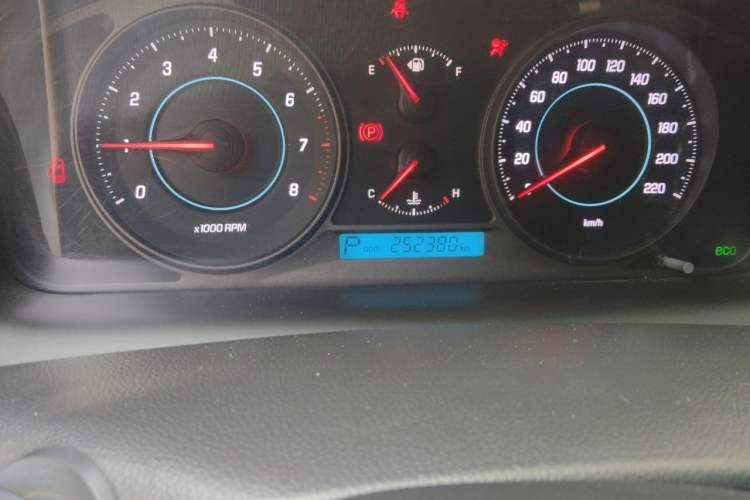 Used Chevrolet Captiva 2014 2.4L Two-Wheel Drive Urban Version 7 Seats Odometer Close Up