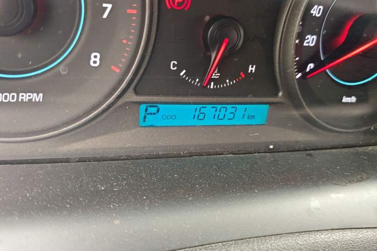 Used Chevrolet Captiva 2014 2.4L 4x4 Flagship Edition 7 Seats Odometer Close Up