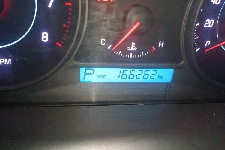 Used Chevrolet Captiva 2014 2.4L Two-Wheel Drive Urban Version 7 Seats Odometer Close Up