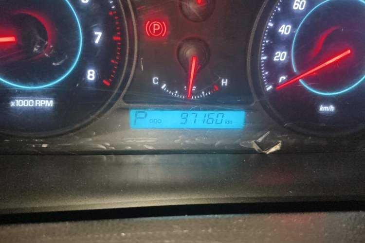 Used Chevrolet Captiva 2014 2.4L Two-Wheel Drive Urban Version 7 Seats Odometer Close Up