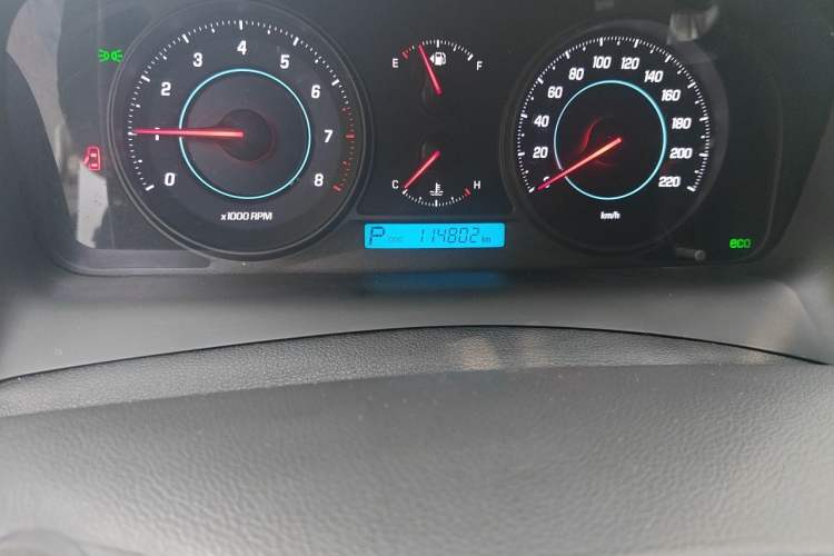 Used Chevrolet Captiva 2014 2.4L 4x4 Flagship Edition 7 Seats Odometer Close Up