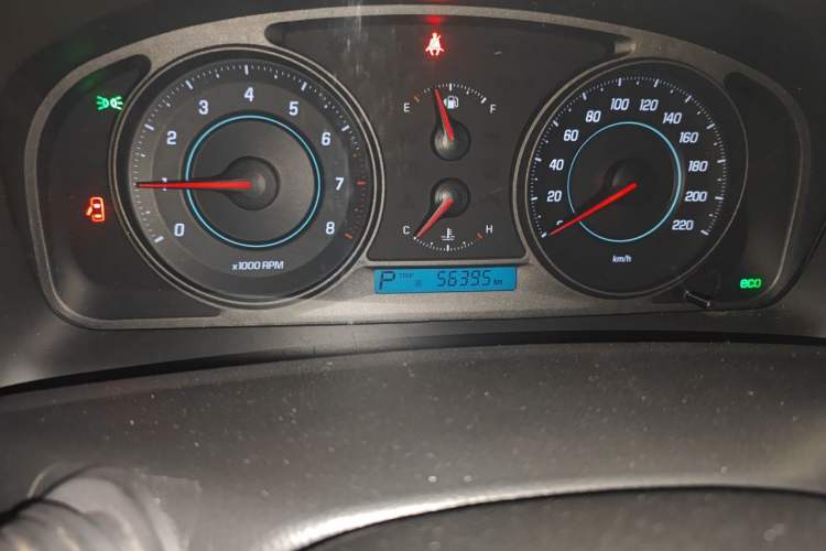 Used Chevrolet Captiva 2014 2.4L 4x4 Flagship Edition 7 Seats Odometer Close Up