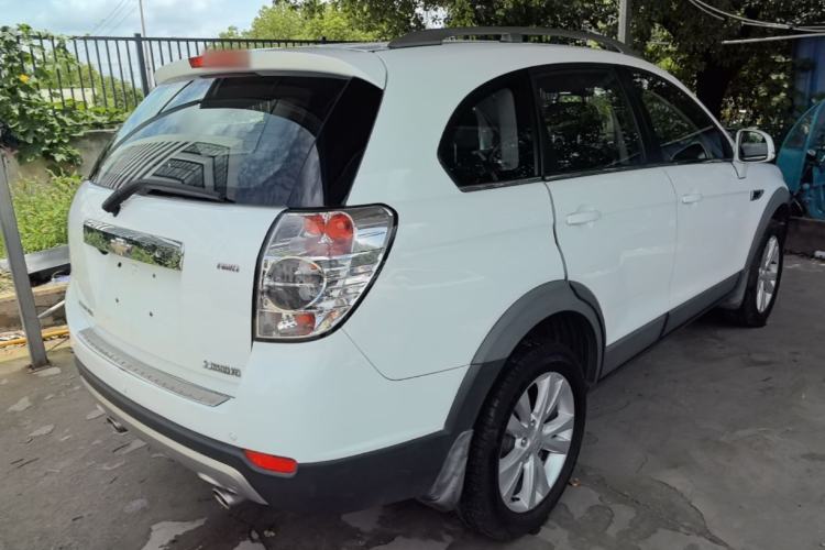 Used Chevrolet Captiva 2014 2.4L 4x4 Flagship Edition 7 Seats Rear Right 45 Deg