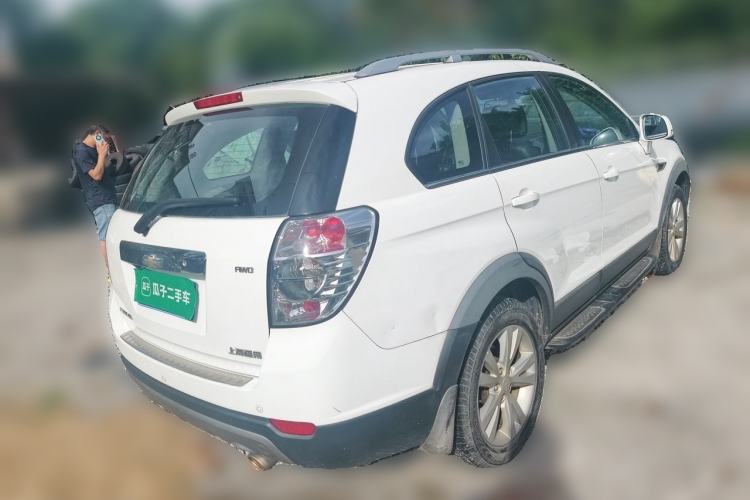 Used Chevrolet Captiva 2014 2.4L Two-Wheel Drive Urban Version 7 Seats Rear Right 45 Deg