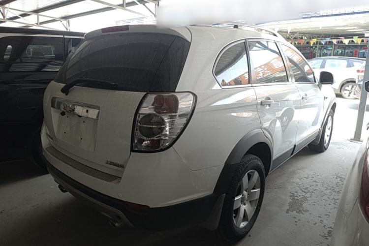 Used Chevrolet Captiva 2014 2.4L Two-Wheel Drive Urban Version 7 Seats Rear Right 45 Deg