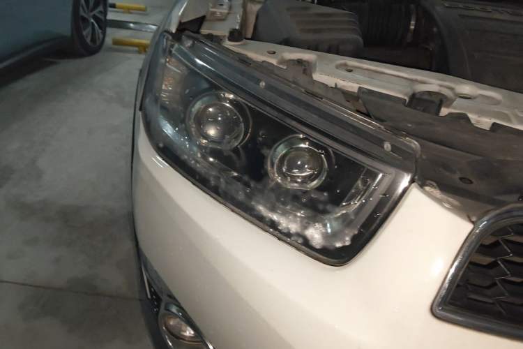 Used Chevrolet Captiva 2014 2.4L Two-Wheel Drive Urban Version 7 Seats Right Front Headlight