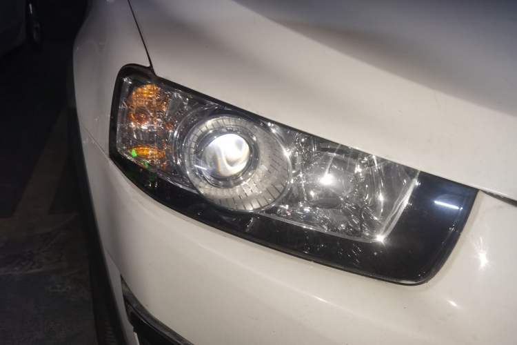 Used Chevrolet Captiva 2014 2.4L 4x4 Flagship Edition 7 Seats Right Front Headlight