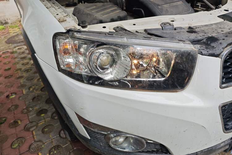 Used Chevrolet Captiva 2014 2.4L 4x4 Flagship Edition 7 Seats Right Front Headlight