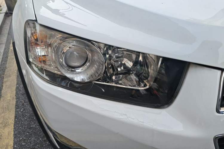 Used Chevrolet Captiva 2014 2.4L 4x4 Flagship Edition 7 Seats Right Front Headlight