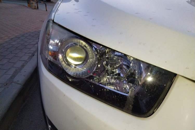 Used Chevrolet Captiva 2014 2.4L 4x4 Flagship Edition 7 Seats Right Front Headlight