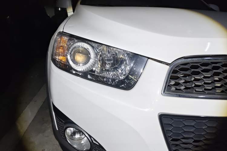 Used Chevrolet Captiva 2014 2.4L 4x4 Flagship Edition 7 Seats Right Front Headlight