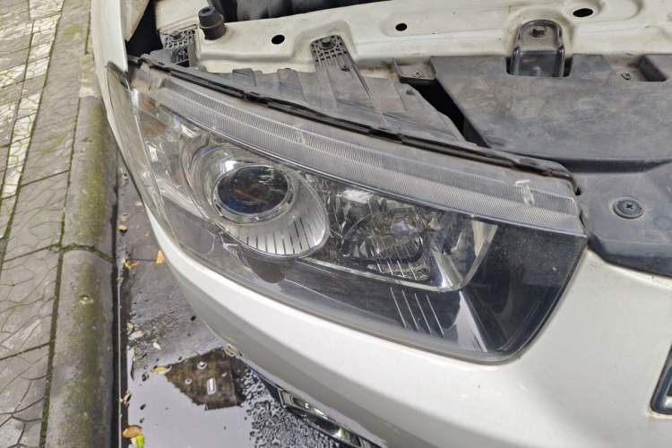 Used Chevrolet Captiva 2014 2.4L 4x4 Flagship Edition 7 Seats Right Front Headlight