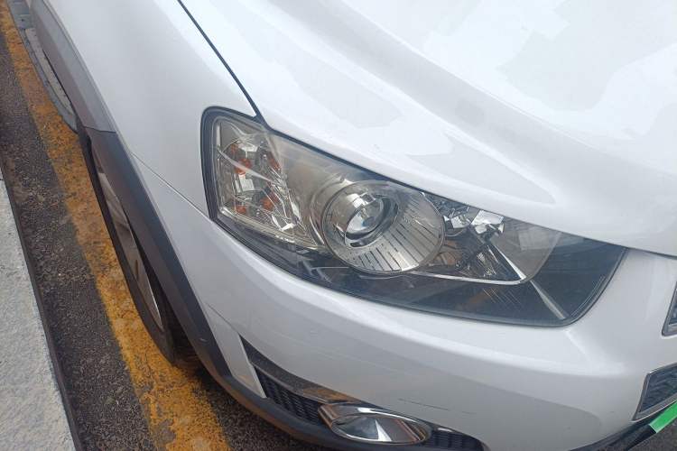 Used Chevrolet Captiva 2014 2.4L 4x4 Flagship Edition 7 Seats Right Front Headlight