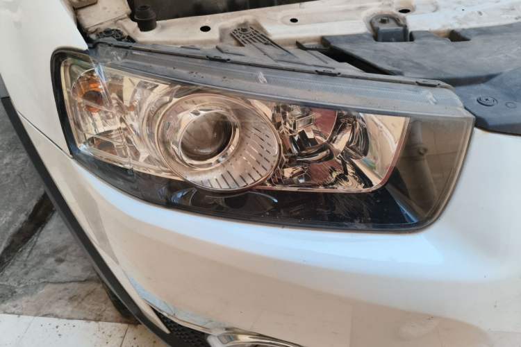 Used Chevrolet Captiva 2014 2.4L Two-Wheel Drive Urban Version 7 Seats Right Front Headlight