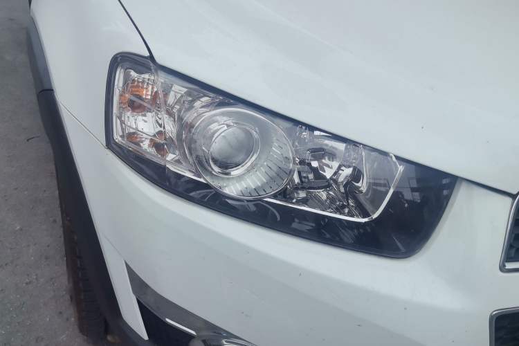Used Chevrolet Captiva 2014 2.4L 4x4 Flagship Edition 7 Seats Right Front Headlight