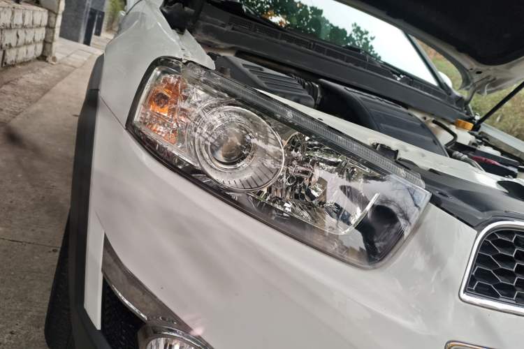 Used Chevrolet Captiva 2014 2.4L 4x4 Luxury Edition 5 Seats Right Front Headlight