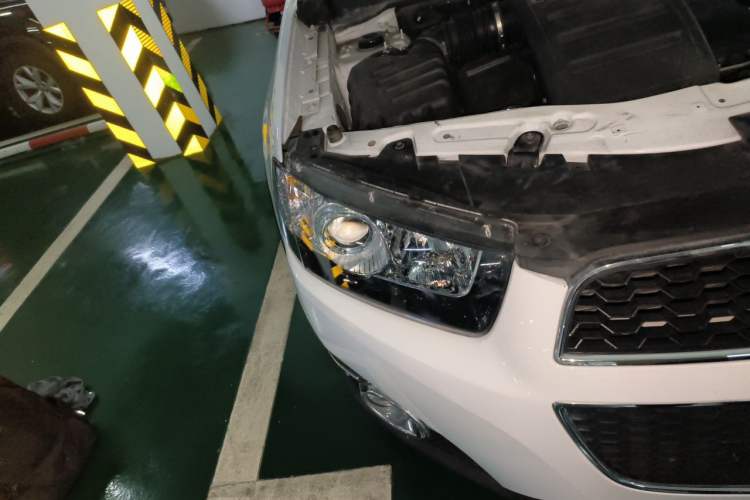 Used Chevrolet Captiva 2014 2.4L 4x4 Flagship Edition 7 Seats Right Front Headlight